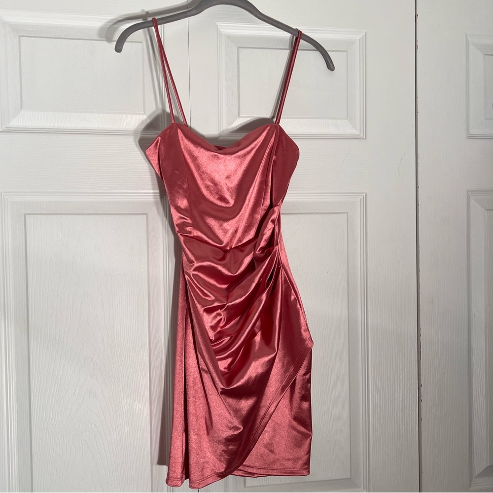 Windsor hot pink satin mini dress

Size small

Excellent condition (worn once)
